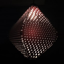 maud-van-deursen-lamp-design-patroon-lasercut-donker